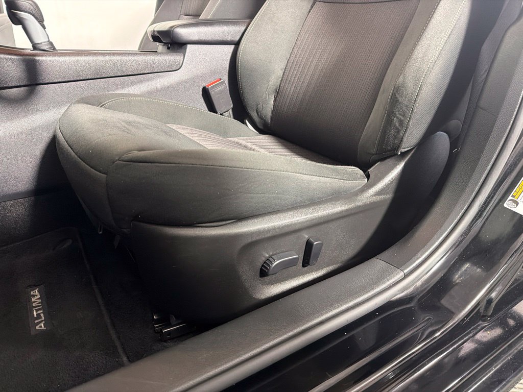 Used 2024 Nissan Altima 2.5 SV FWD image 11