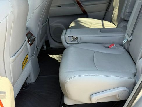 Used 2012 Toyota Highlander Limited w/ Tow Pkg FWD image 16