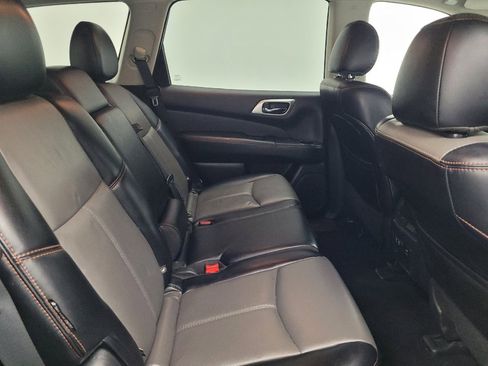 Used 2019 Nissan Pathfinder SL AWD/4WD image 19