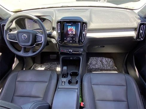 New 2025 Volvo XC40 B5 Core w/ Protection Package Premier image 16