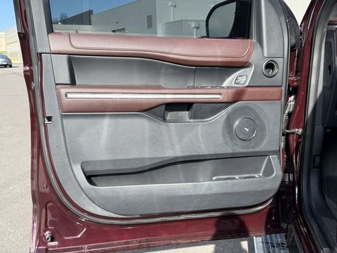 Used 2024 Ford Expedition Limited image 19