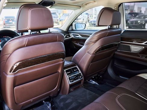 Used 2020 BMW 750i xDrive w/ Executive Package AWD/4WD image 20