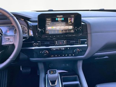 New 2025 Nissan Pathfinder SL image 7