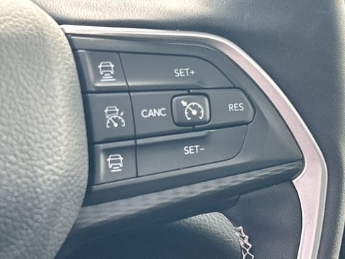 New 2025 Jeep Grand Cherokee Altitude image 13