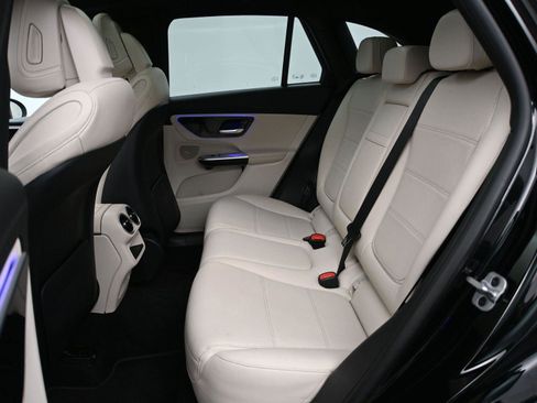 Used 2024 Mercedes-Benz GLC 300 4MATIC image 10