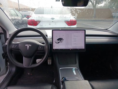 Used 2021 Tesla Model 3 Standard Range Plus image 7