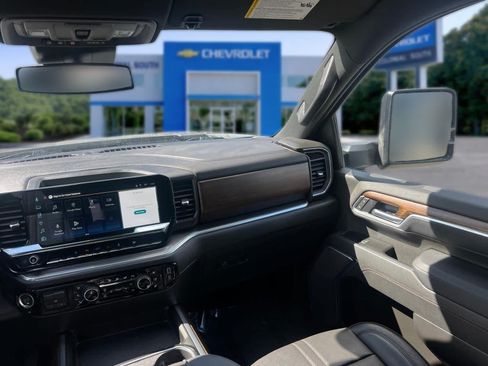 Certified 2025 Chevrolet Silverado 2500 High Country AWD/4WD image 36