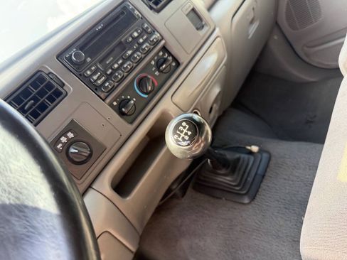 Used 2001 Ford F350 XLT AWD/4WD image 13