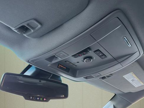 Used 2017 GMC Yukon SLT image 30