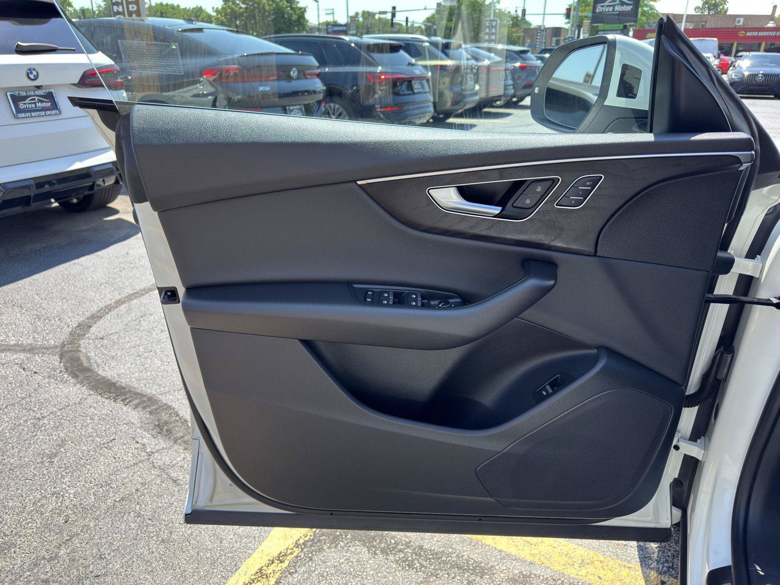 Used 2023 Audi Q8 Premium w/ Convenience Package AWD/4WD image 18