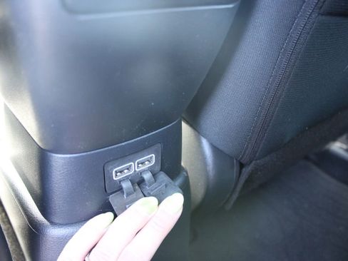 Used 2021 Nissan Kicks S image 17