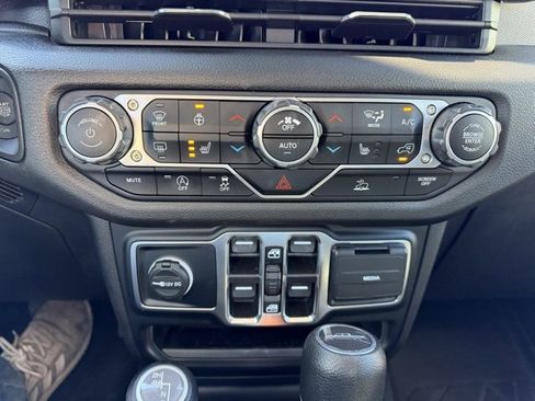 Used 2024 Jeep Gladiator Sport image 30