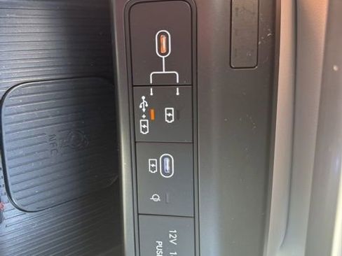 Used 2024 Hyundai Kona Limited image 20