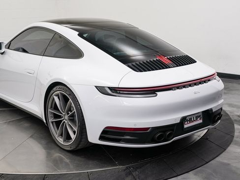 Used 2022 Porsche 911 Carrera image 7