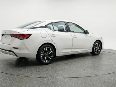 Used 2025 Nissan Sentra SV image 7
