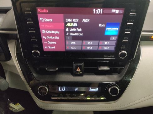 Used 2021 Toyota Corolla SE FWD image 25