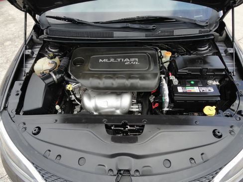 Used 2015 Chrysler 200 Limited image 18