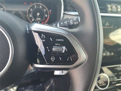 Used 2025 Jaguar F-PACE R-Dynamic S image 21