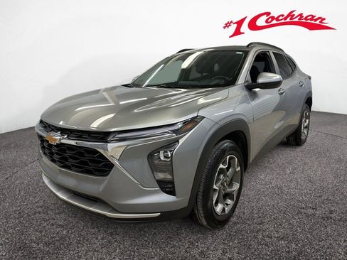 Certified 2024 Chevrolet Trax LT w/ Driver Confidence Package image 32