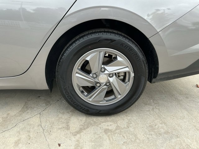 Used 2024 Hyundai Elantra SE FWD image 35