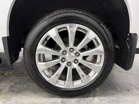 Used 2022 Chevrolet Silverado 1500 High Country w/ Technology Package image 32