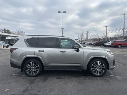 Used 2023 Lexus LX 600 4WD w/ Luxury Package image 25