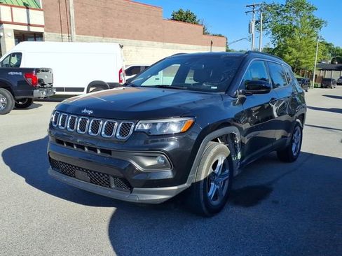 Used 2024 Jeep Compass Latitude AWD/4WD image 1