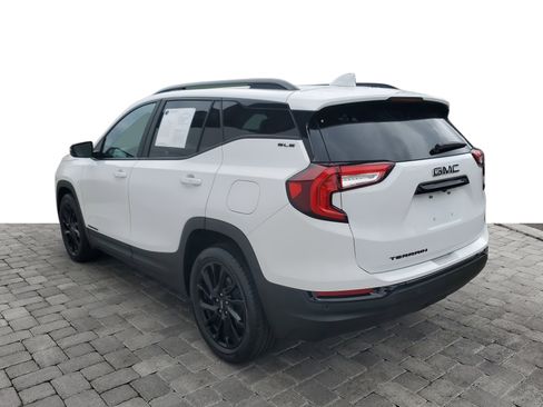 Used 2023 GMC Terrain SLE w/ Driver Convenience Package image 4