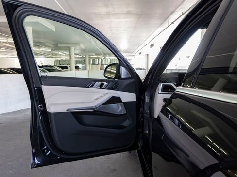 Certified 2024 BMW X7 xDrive40i w/ Executive Package AWD/4WD image 13