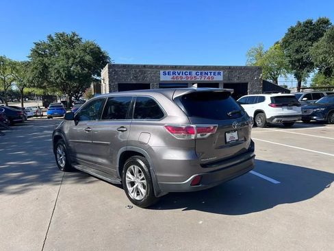 Used 2015 Toyota Highlander Plus FWD image 8