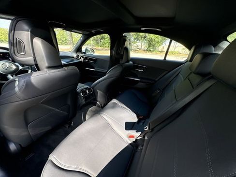 Used 2025 Mercedes-Benz C 300 4MATIC Sedan image 24