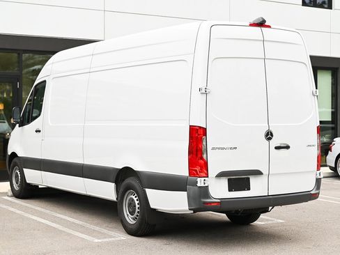 Used 2022 Mercedes-Benz Sprinter 2500 image 6