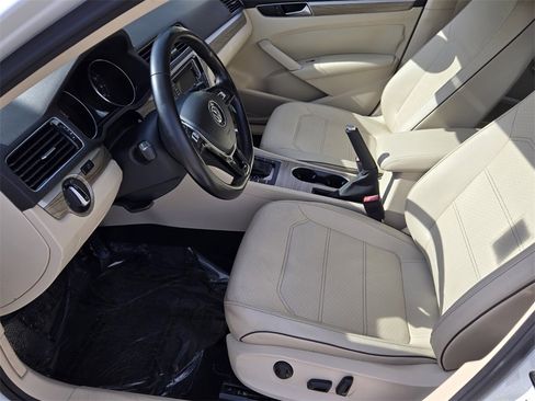 Used 2018 Volkswagen Passat 2.0T SE image 11