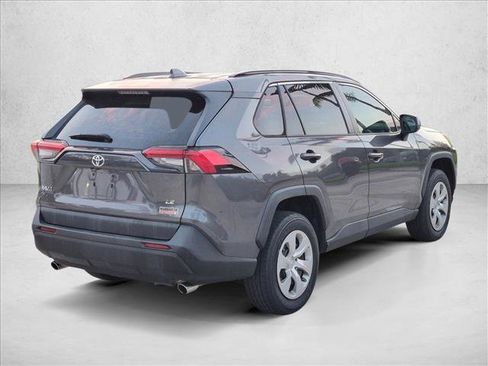 Used 2021 Toyota RAV4 LE FWD image 5
