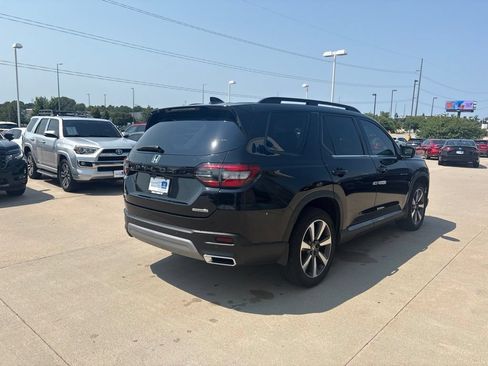 Used 2023 Honda Pilot Touring image 5