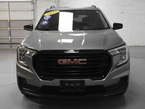 Used 2023 GMC Terrain SLE w/ Driver Convenience Package FWD image 4