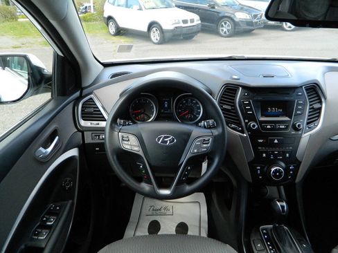 Used 2016 Hyundai Santa Fe SE image 16