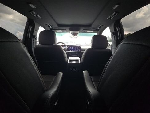 Used 2025 Chevrolet Traverse High Country FWD image 21