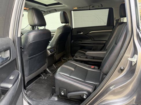 Used 2019 Toyota Highlander SE AWD/4WD image 21