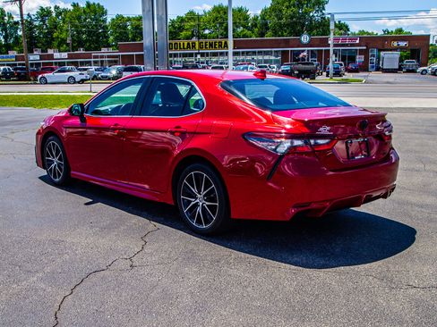 Used 2023 Toyota Camry SE w/ Cold Weather Package FWD image 5