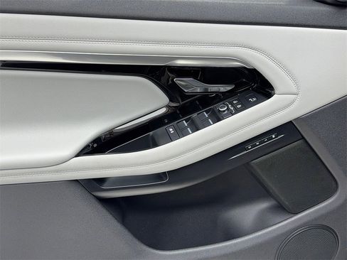 Used 2021 Land Rover Range Rover Evoque R-Dynamic SE image 37