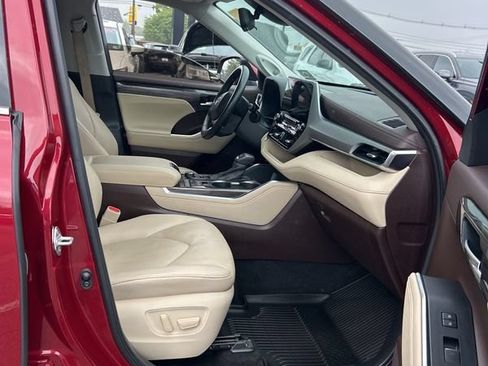 Used 2020 Toyota Highlander Platinum AWD/4WD image 3
