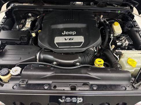 Used 2015 Jeep Wrangler Unlimited Sahara w/ Max Tow Package image 6