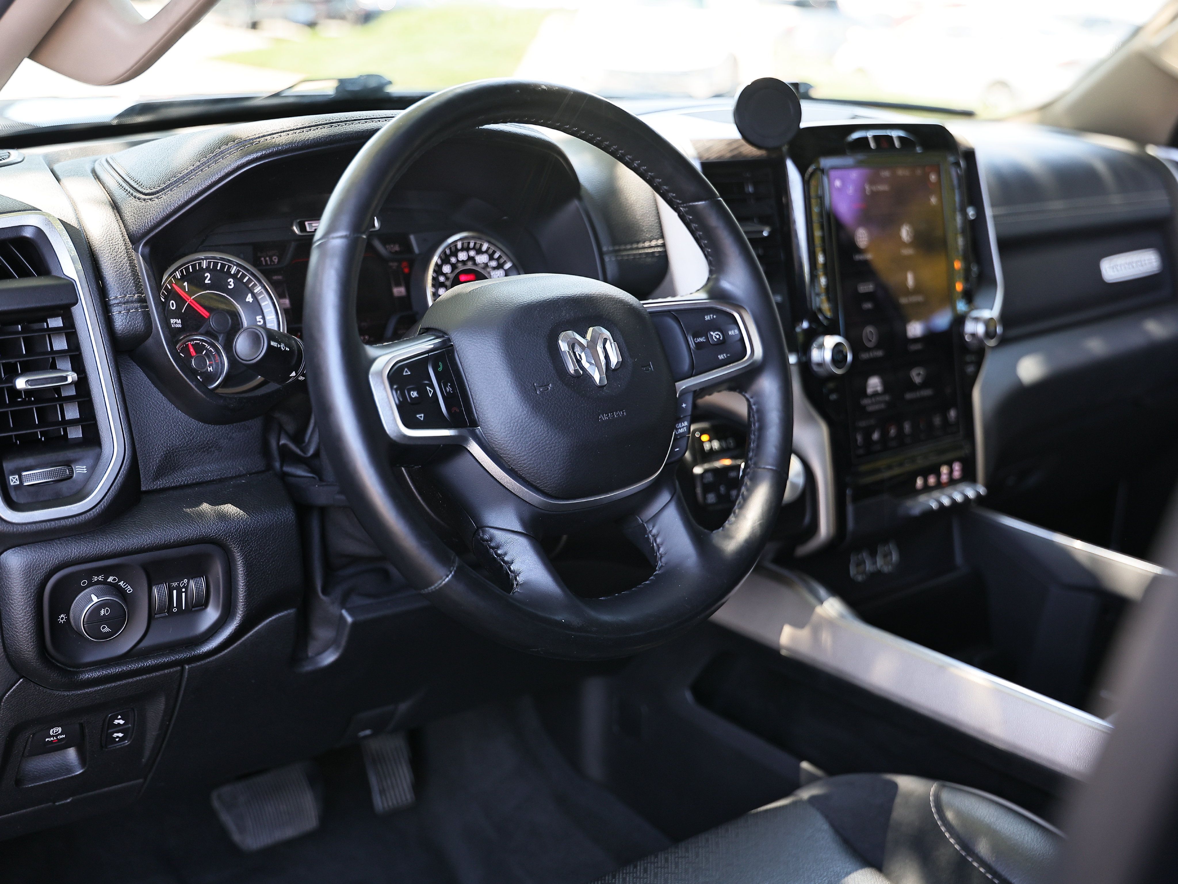 Used 2020 RAM 1500 Laramie AWD/4WD image 19