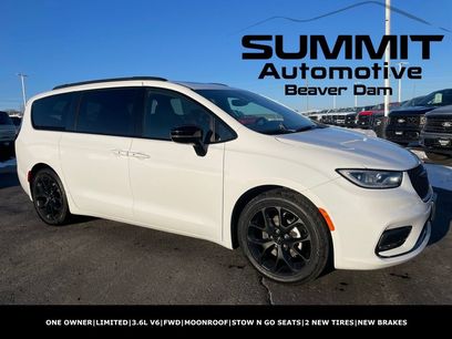 Used 2025 Chrysler Pacifica Limited