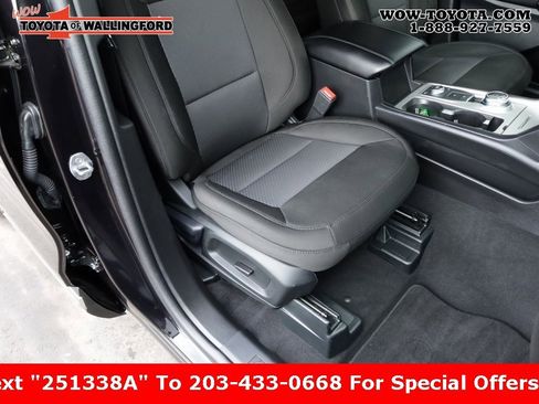 Used 2024 Ford Explorer XLT image 27