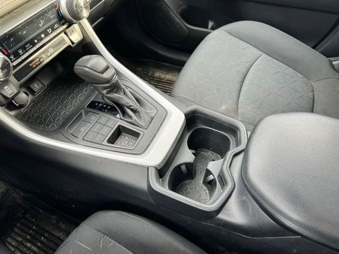 Used 2020 Toyota RAV4 XLE AWD/4WD image 9