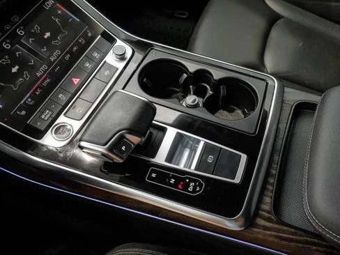 Used 2022 Audi Q8 Premium Plus w/ Premium Plus Package AWD/4WD image 32