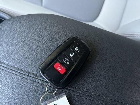 Used 2022 Toyota RAV4 XLE Premium FWD image 41