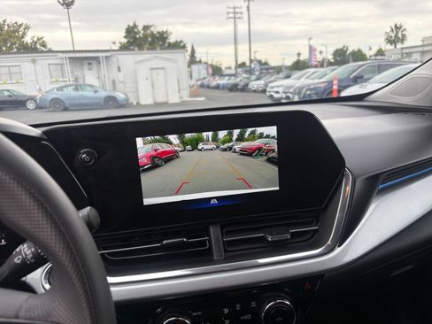 Used 2025 Chevrolet Trax LT FWD image 18